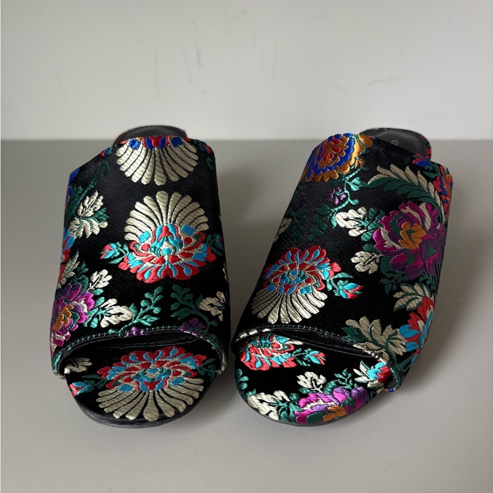 CHRISTIAN SIRIANO for Payless Brocade Chunky Satin Multicolor Open Toe Shoes - Picture 5 of 9